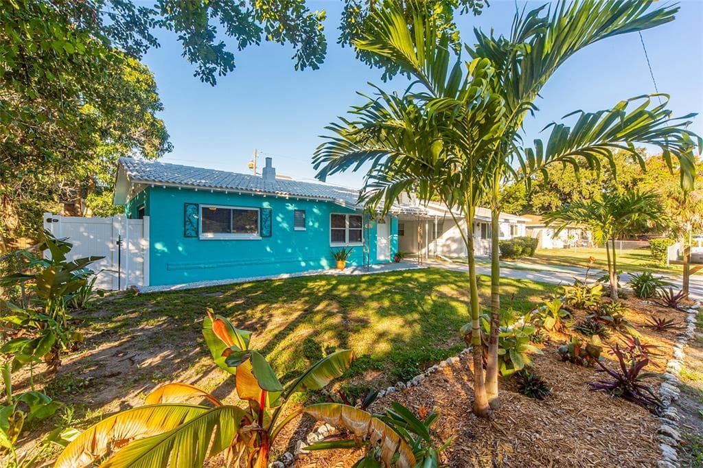 440 LEXINGTON STREET DUNEDIN, FL 34698