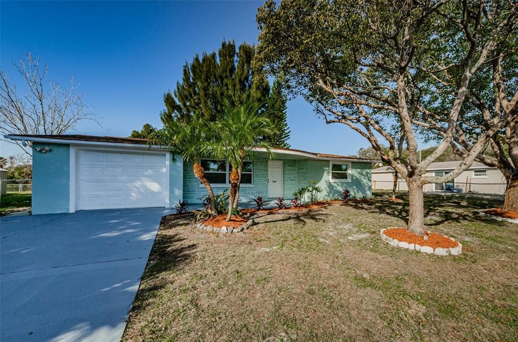 5305 EAGLE DR HOLIDAY, FL 34690