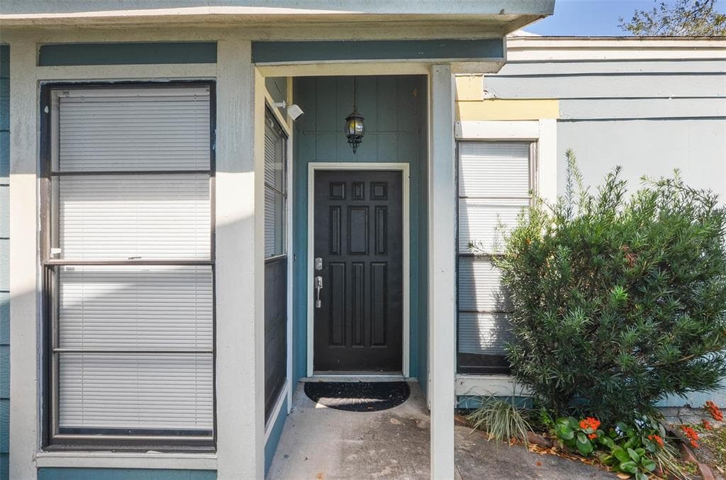 2509 E STANLEY MATTHEWS CIRCLE TAMPA, FL 33604