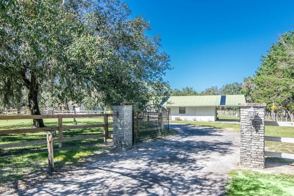 10335 KITTEN TRAIL HUDSON, FL 34669