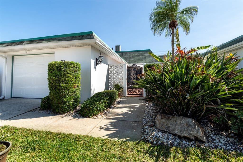 91 BOCA CIEGA POINT BOULEVARD N ST PETERSBURG, FL 33708