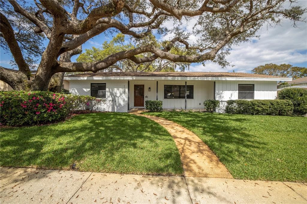 1221 47TH AVENUE N ST PETERSBURG, FL 33703