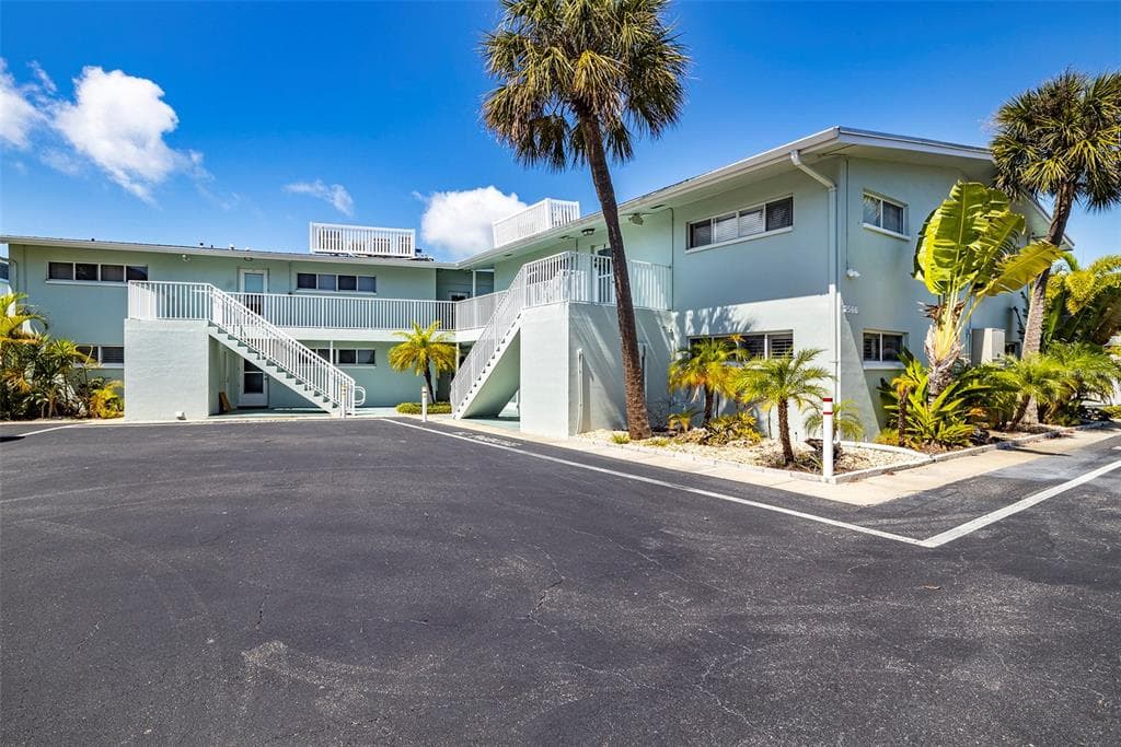 2566 GARY CIRCLE UNIT 6 DUNEDIN, FL 34698