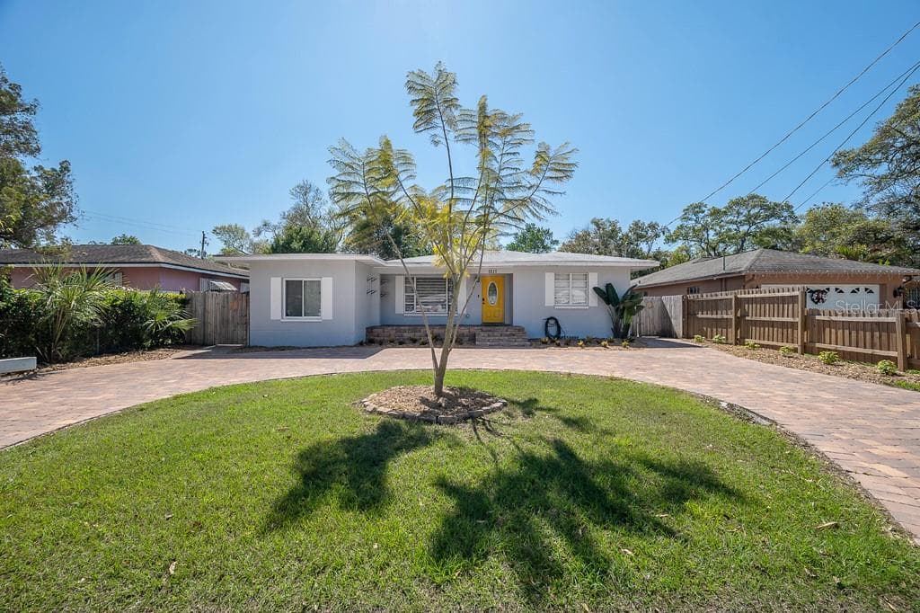 1217 E ELLICOTT STREET TAMPA, FL 33603