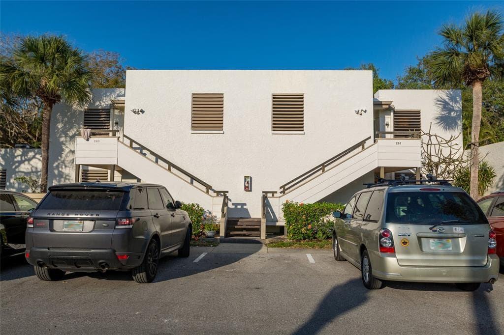 261 SHERWOOD DRIVE BRADENTON, FL 34210