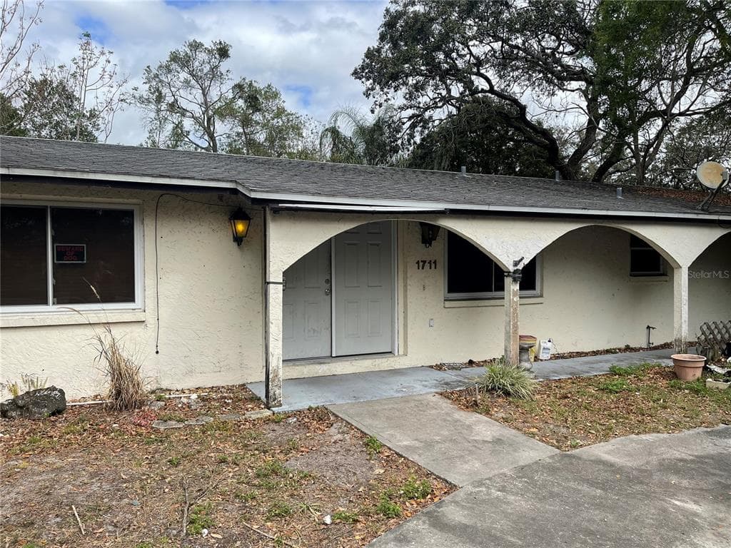1711 W PERIO STREET TAMPA, FL 33612
