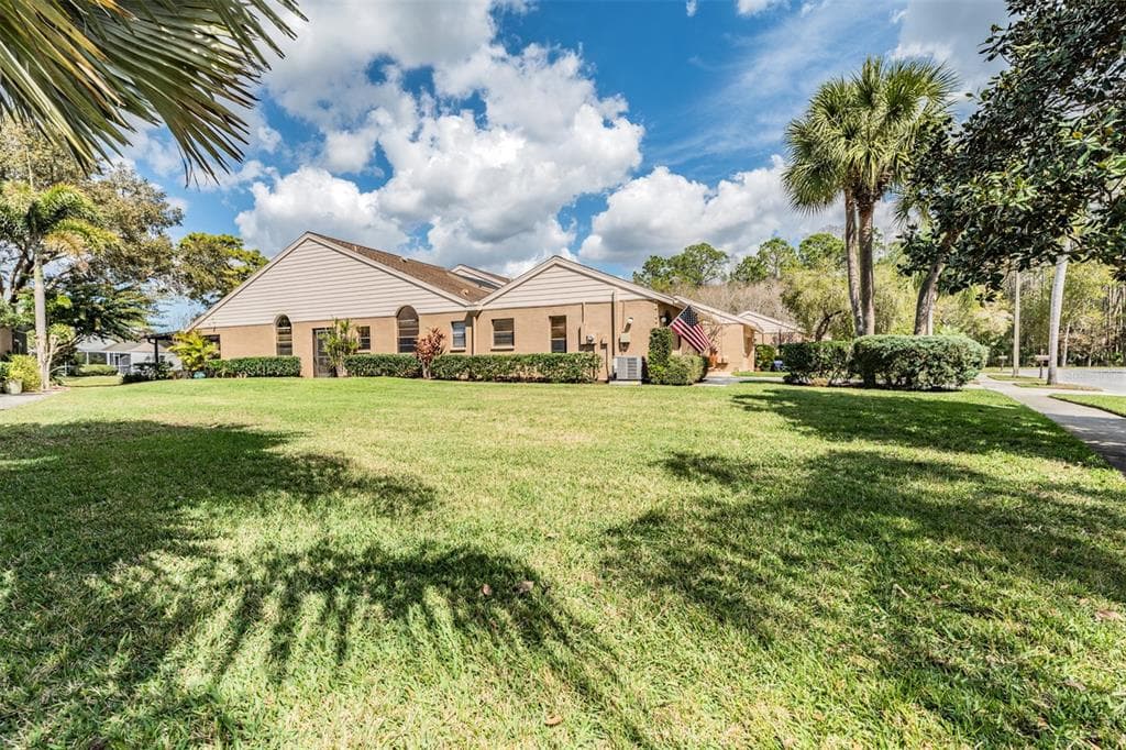5559 SALEM SQUARE DRIVE N PALM HARBOR, FL 34685