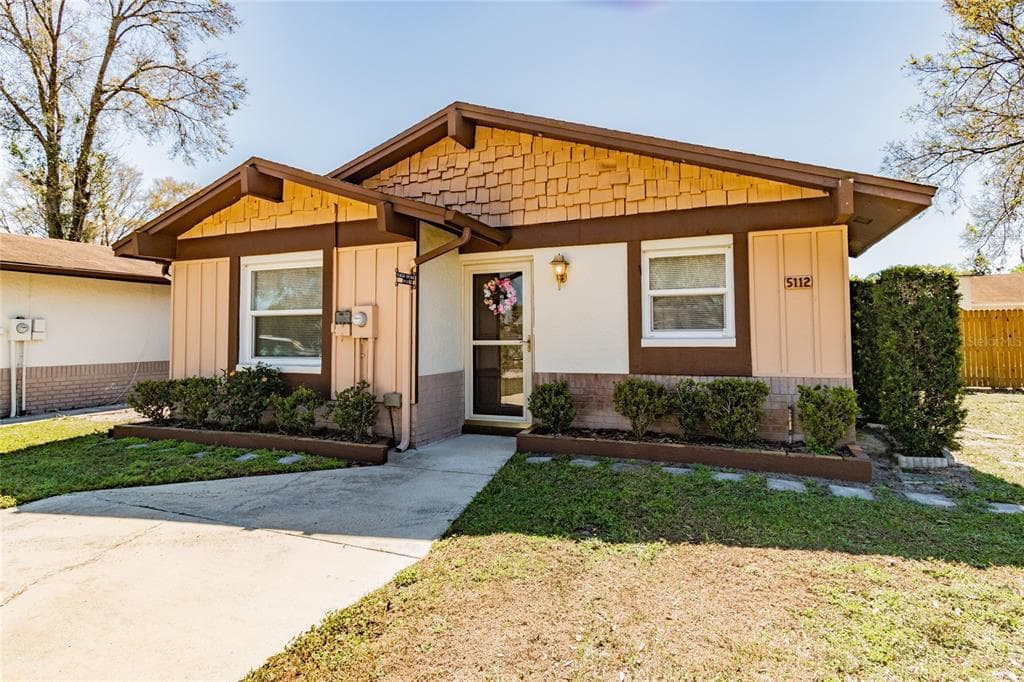 5112 LAWNTON COURT TAMPA, FL 33624