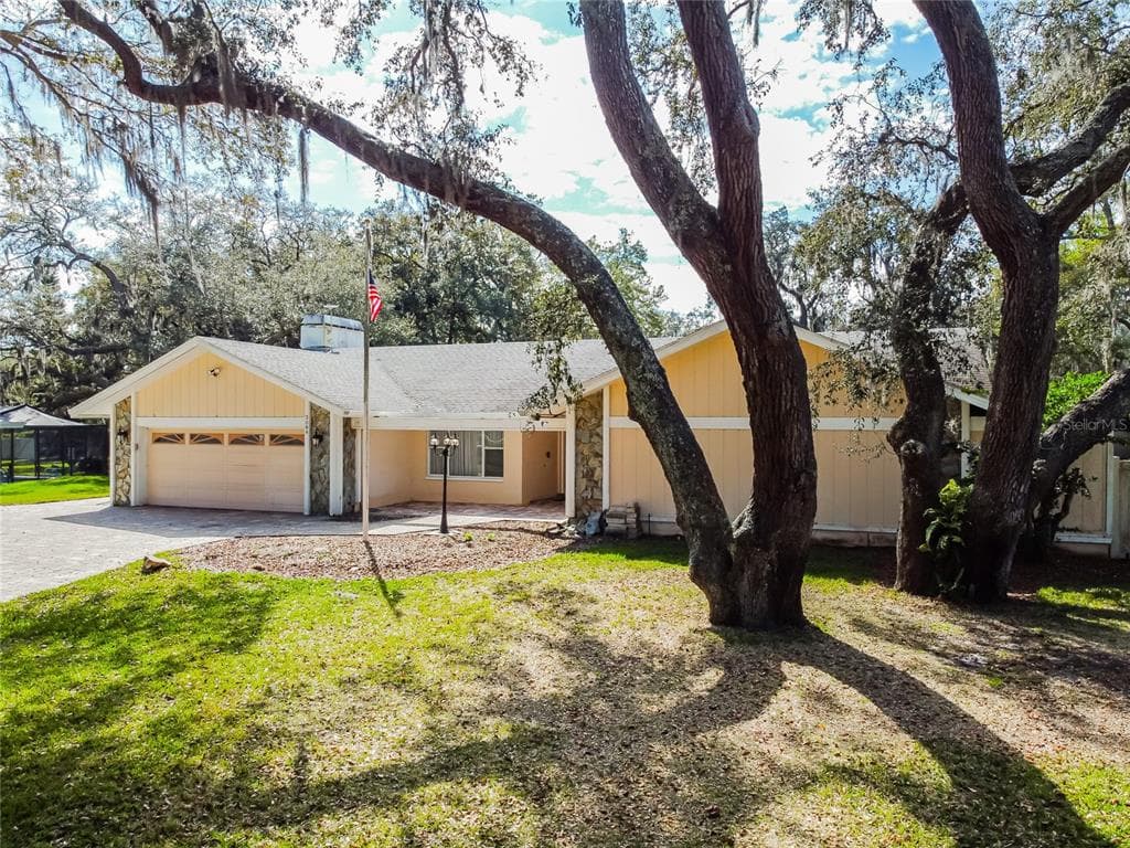 3084 ARBOR OAKS DRIVE TARPON SPRINGS, FL 34688
