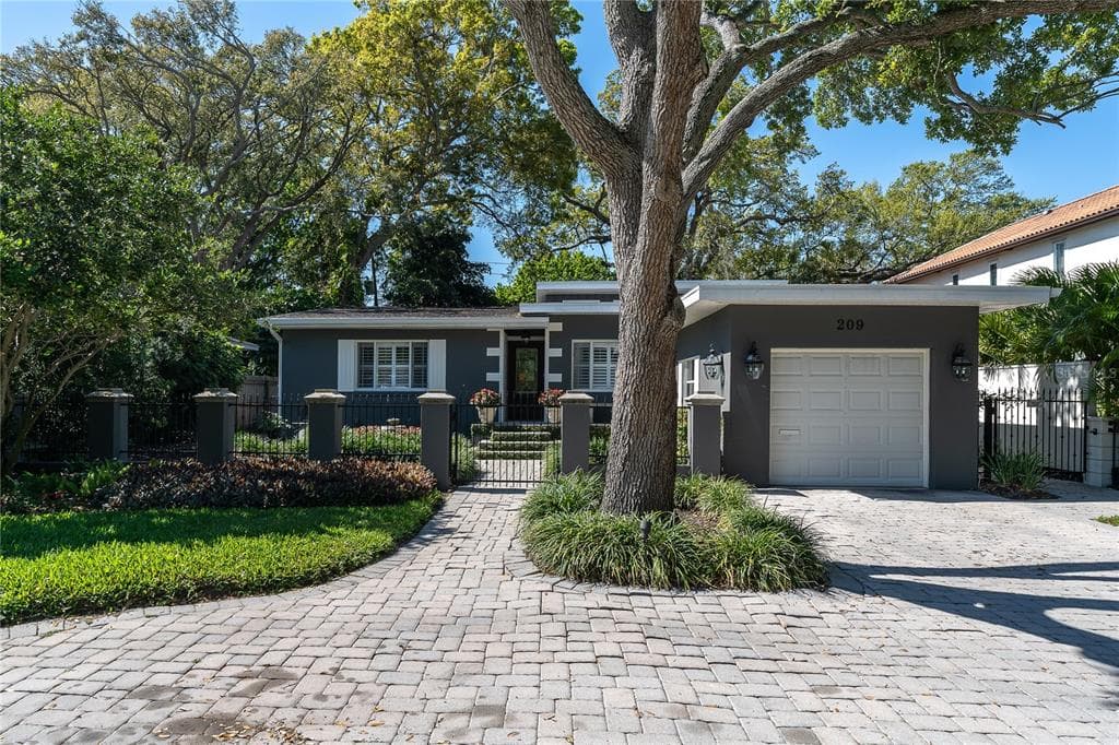 209 BANDERA WAY NE ST PETERSBURG, FL 33704