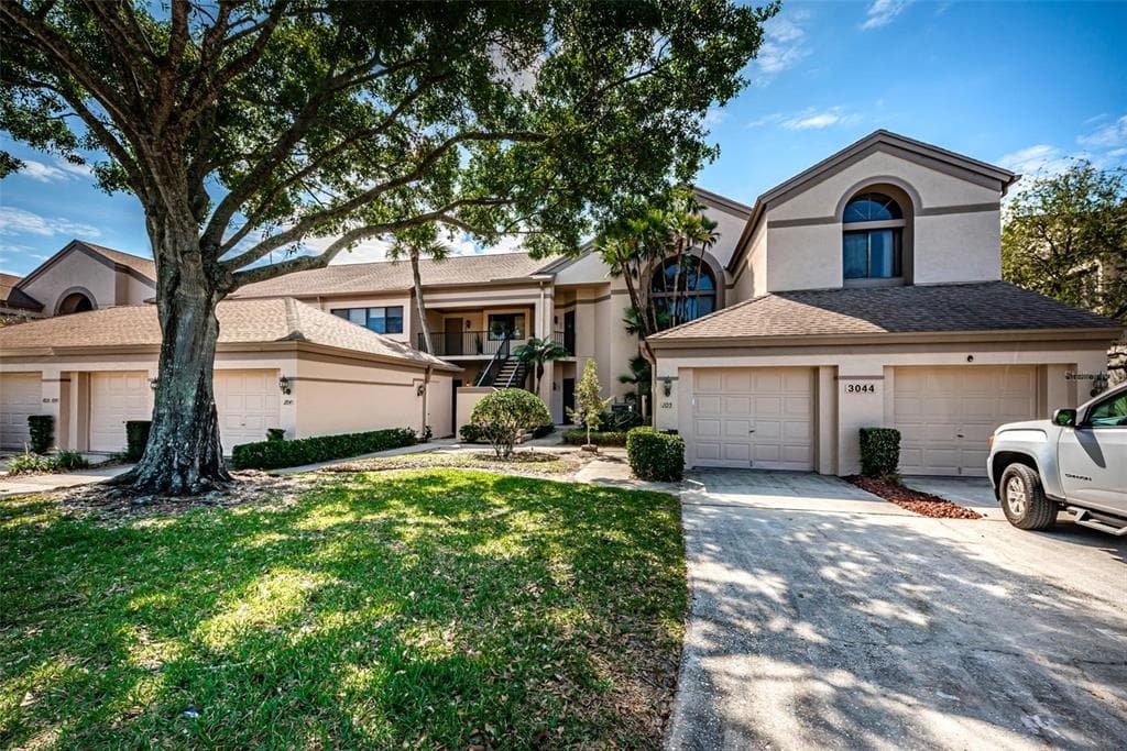 3044 RED OAK COURT UNIT 205 PALM HARBOR, FL 34684