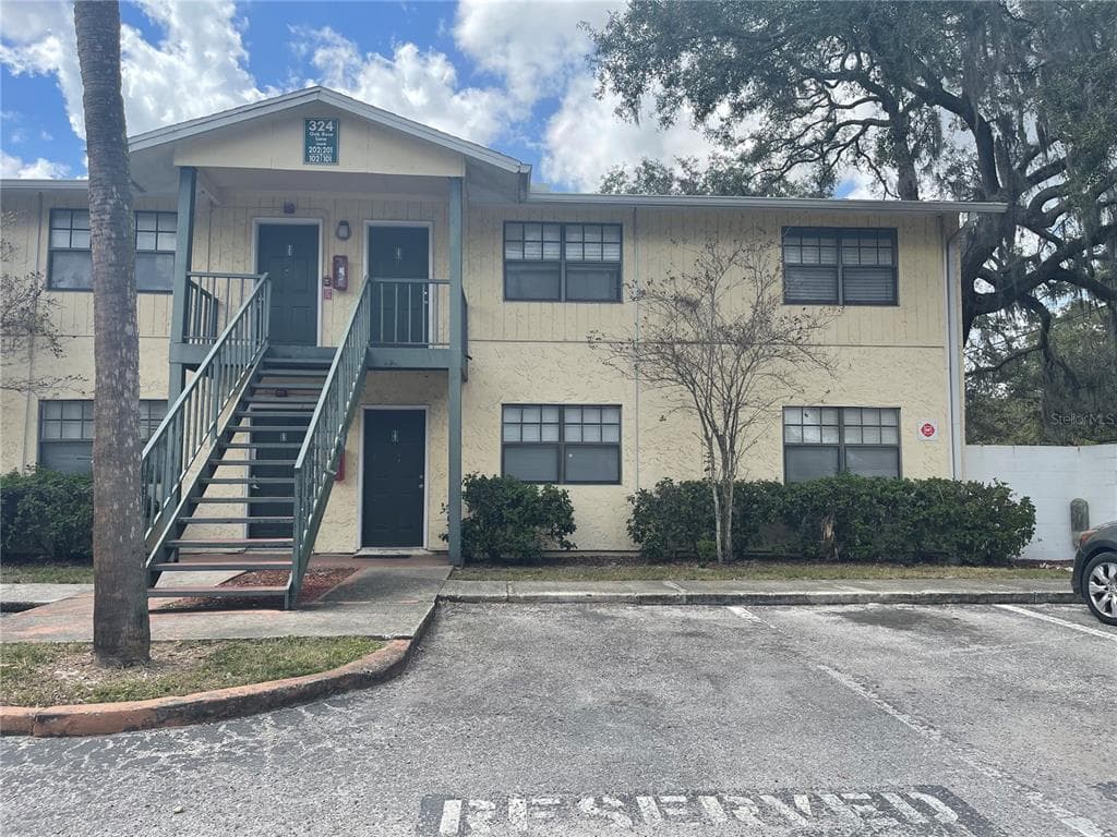 324 OAK ROSE LANE UNIT 101 TAMPA, FL 33612