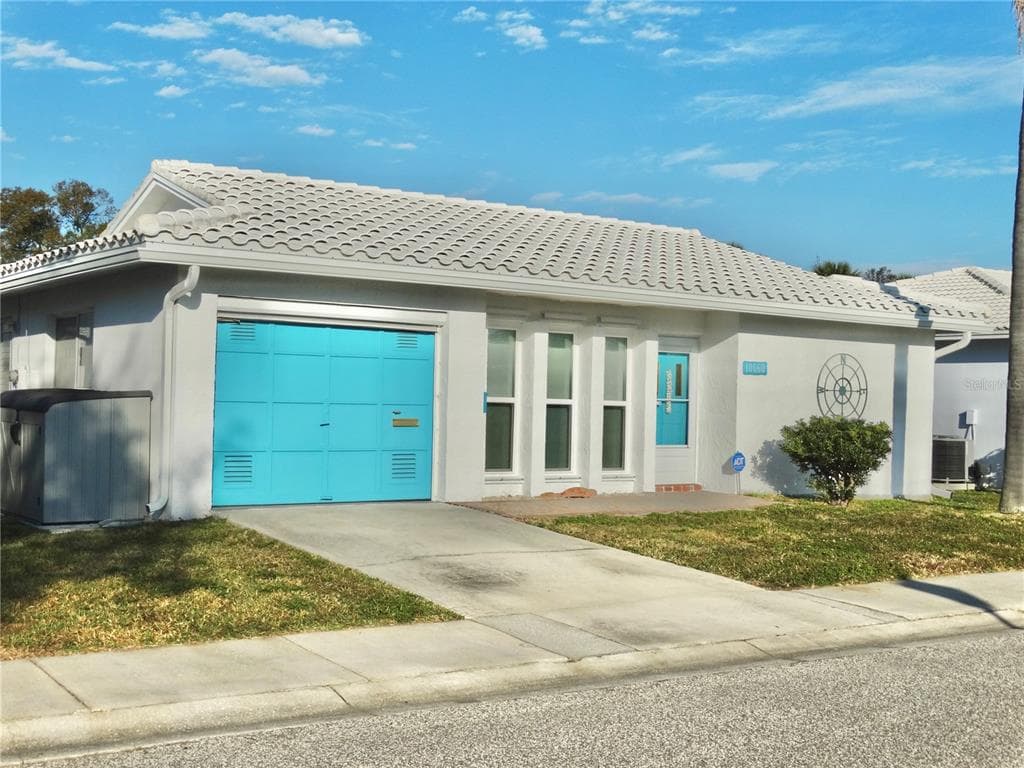 10660 SANDALWOOD COURT N PINELLAS PARK, FL 33782