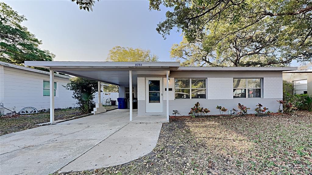 8086 28TH AVENUE N ST PETERSBURG, FL 33710