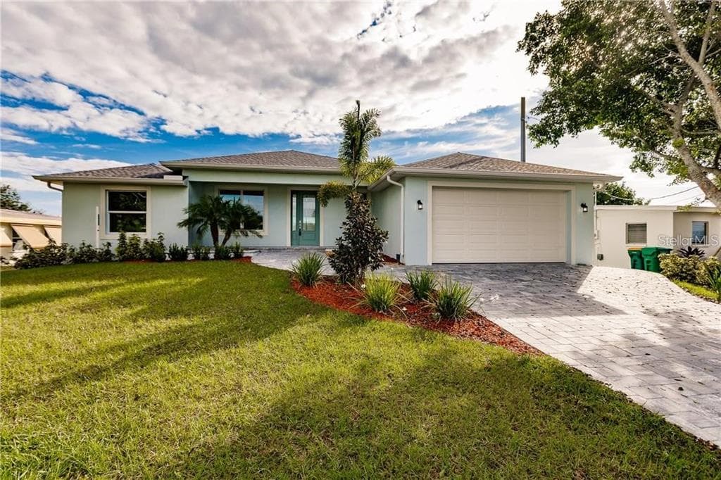 831 PALMETTO DRIVE NE PORT CHARLOTTE, FL 33952