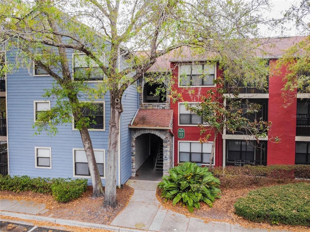 8628 BONAIRE BAY LANE UNIT 201 TAMPA, FL 33614