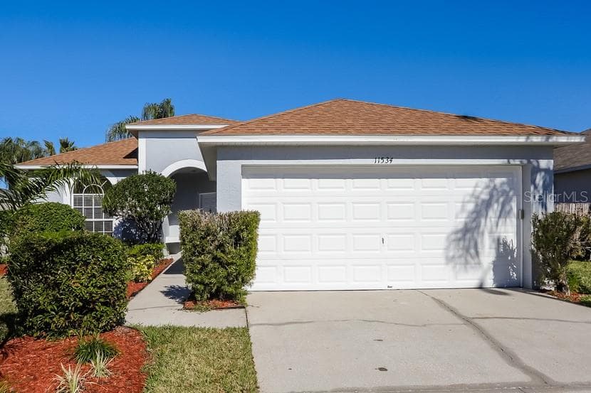 7002 CROWN LAKE DRIVE GIBSONTON, FL 33534