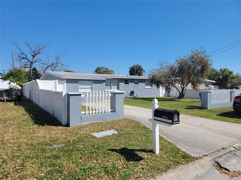 4719 CARLYLE ROAD TAMPA, FL 33615