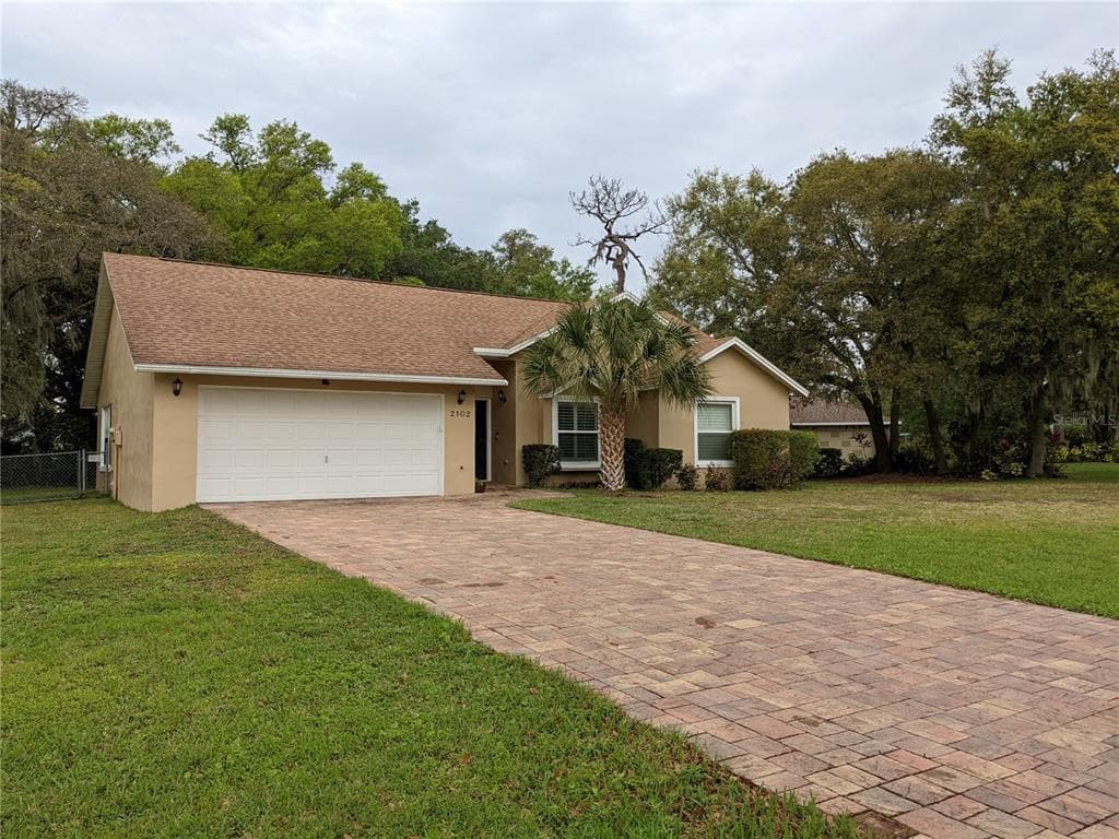 2102 CREEKBEND DRIVE LAKELAND, FL 33811
