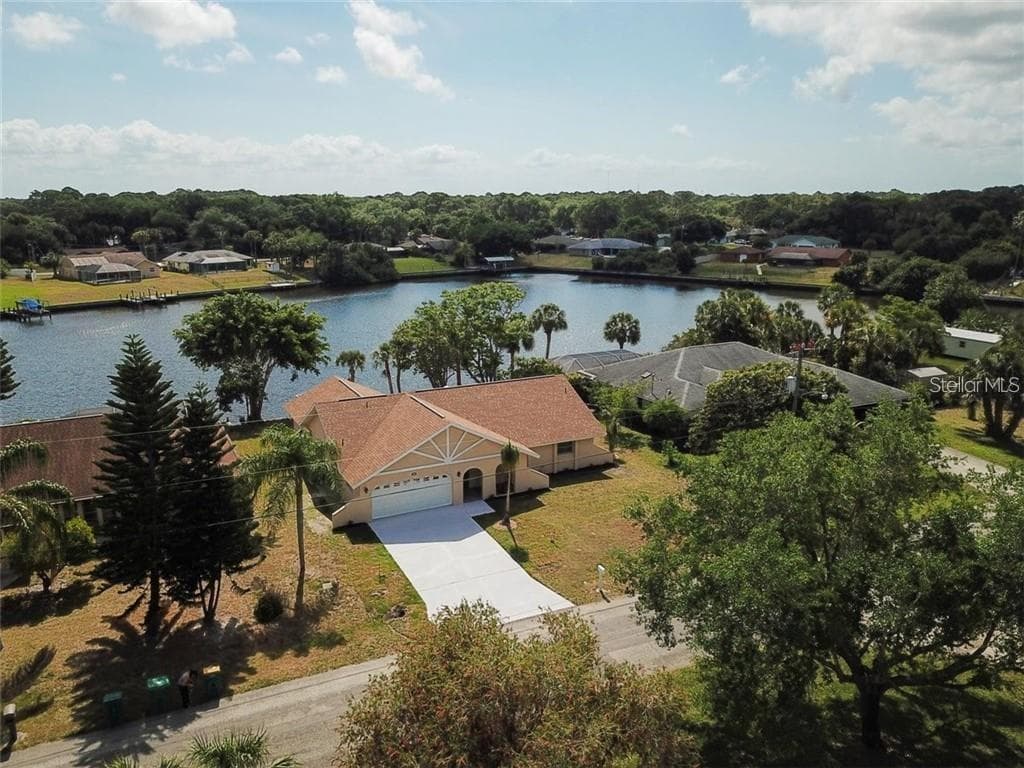 490 LOMOND DRIVE PORT CHARLOTTE, FL 33953