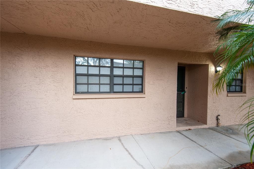 1753 BELLEAIR FOREST DR UNIT D2 BELLEAIR, FL 33756