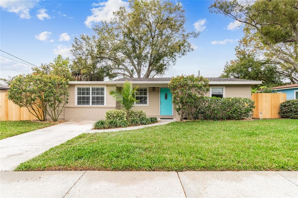 4704 W BAY AVENUE TAMPA, FL 33616