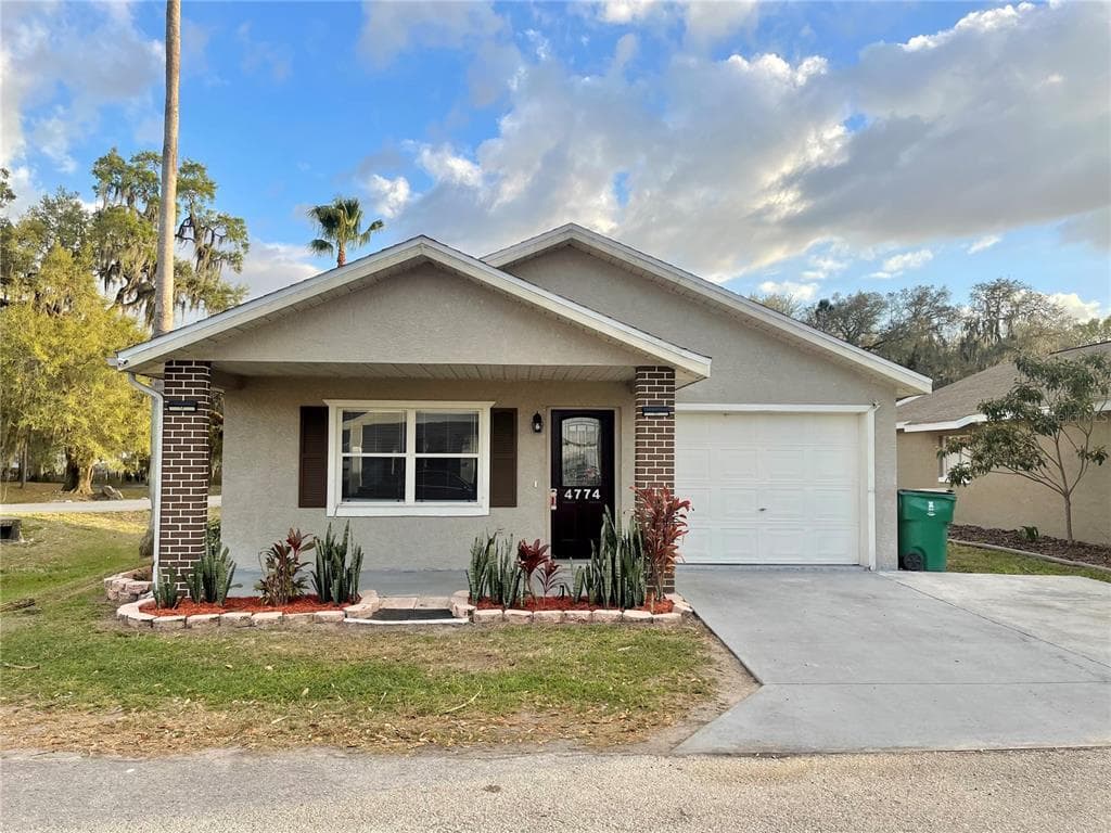 4774 SILVER CIRCLE ZEPHYRHILLS, FL 33541