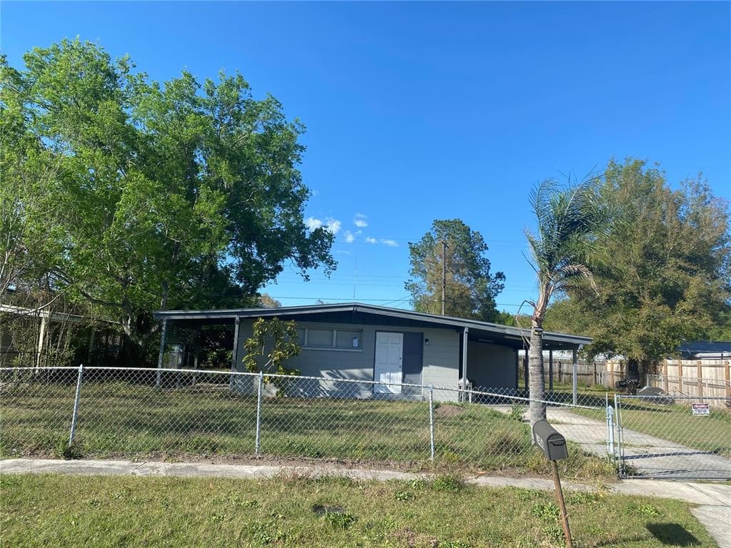 1406 LONGWOOD LOOP