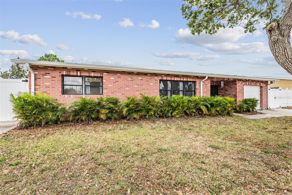 6710 32ND AVENUE N ST PETERSBURG, FL 33710