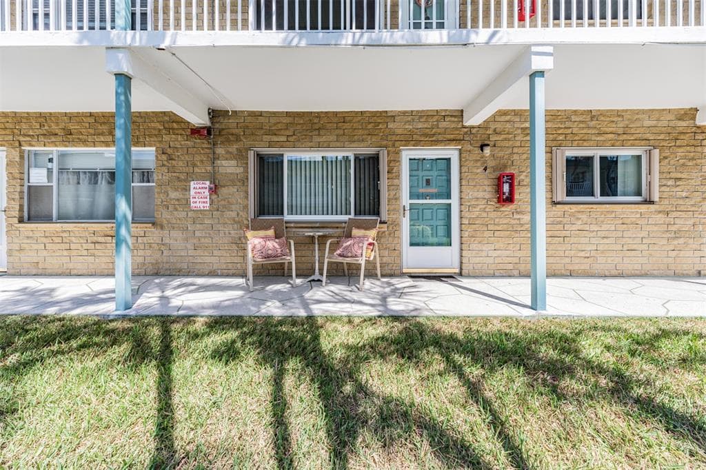 5247 81ST STREET N UNIT 4 ST PETERSBURG, FL 33709