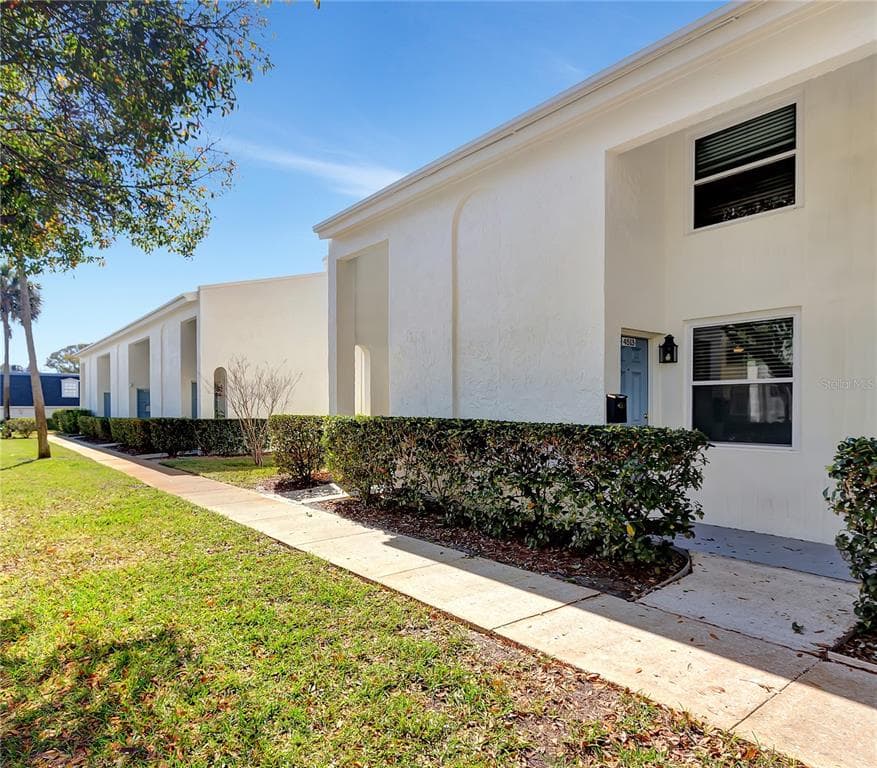 4513 LA CARMEN COURT TAMPA, FL 33611