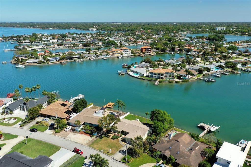 7945 9TH AVENUE S ST PETERSBURG, FL 33707