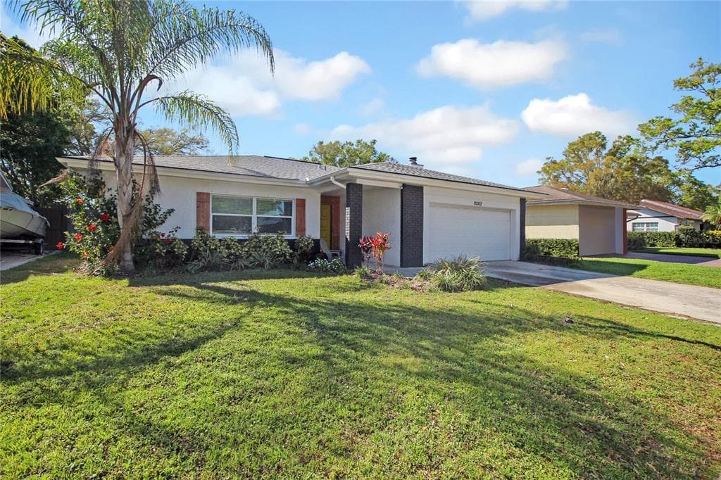 10302 OAKHAVEN DRIVE N PINELLAS PARK, FL 33782