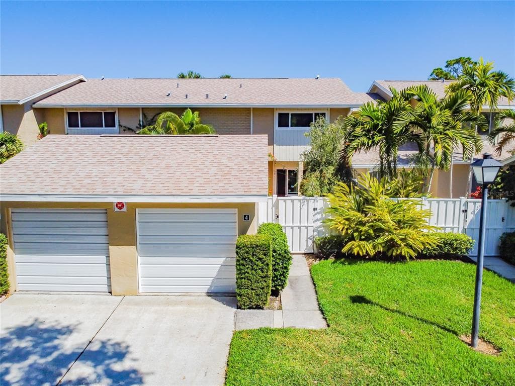 6485 CAPE SABLE WAY NE UNIT 4 ST PETERSBURG, FL 33702