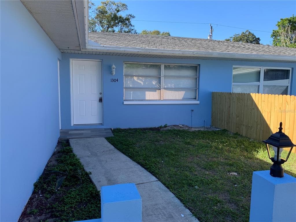 1304 AMBLE LANE CLEARWATER, FL 33755