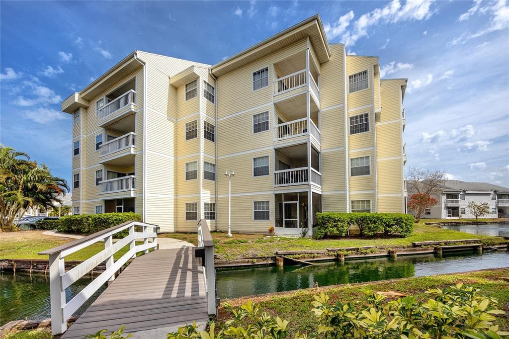 6817 STONES THROW CIRCLE N UNIT 17306 ST PETERSBURG, FL 33710