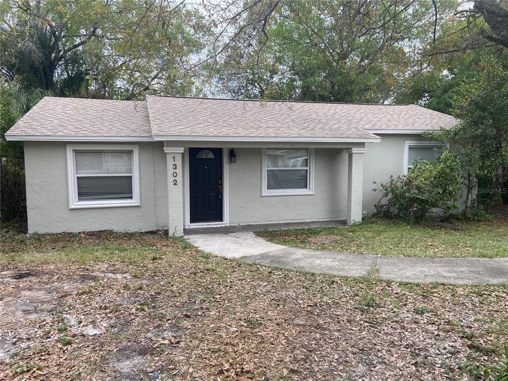 1302 DIVOT LANE TAMPA, FL 33612