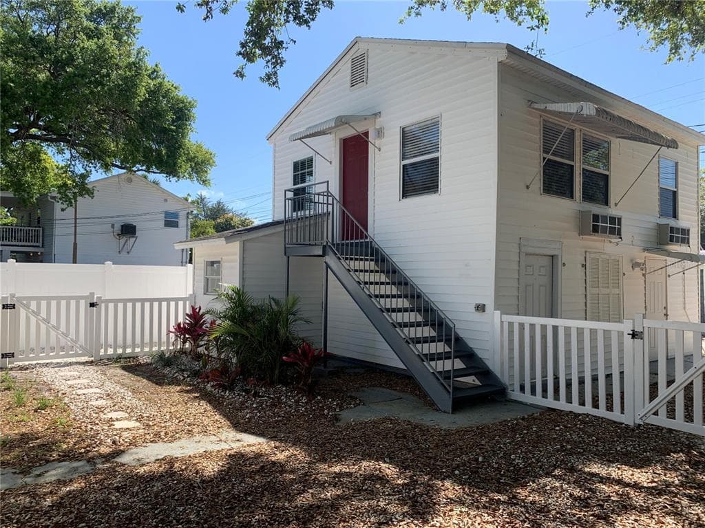 1670 1/2 29TH AVENUE N ST PETERSBURG, FL 33713