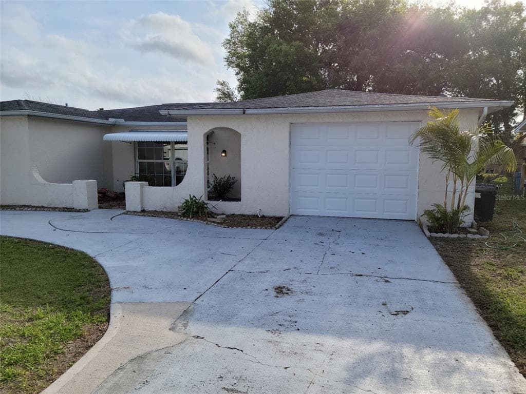 10018 VINEYARD LANE PORT RICHEY, FL 34668