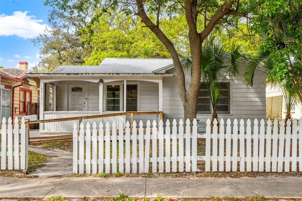 2035 DARTMOUTH AVENUE N ST PETERSBURG, FL 33713