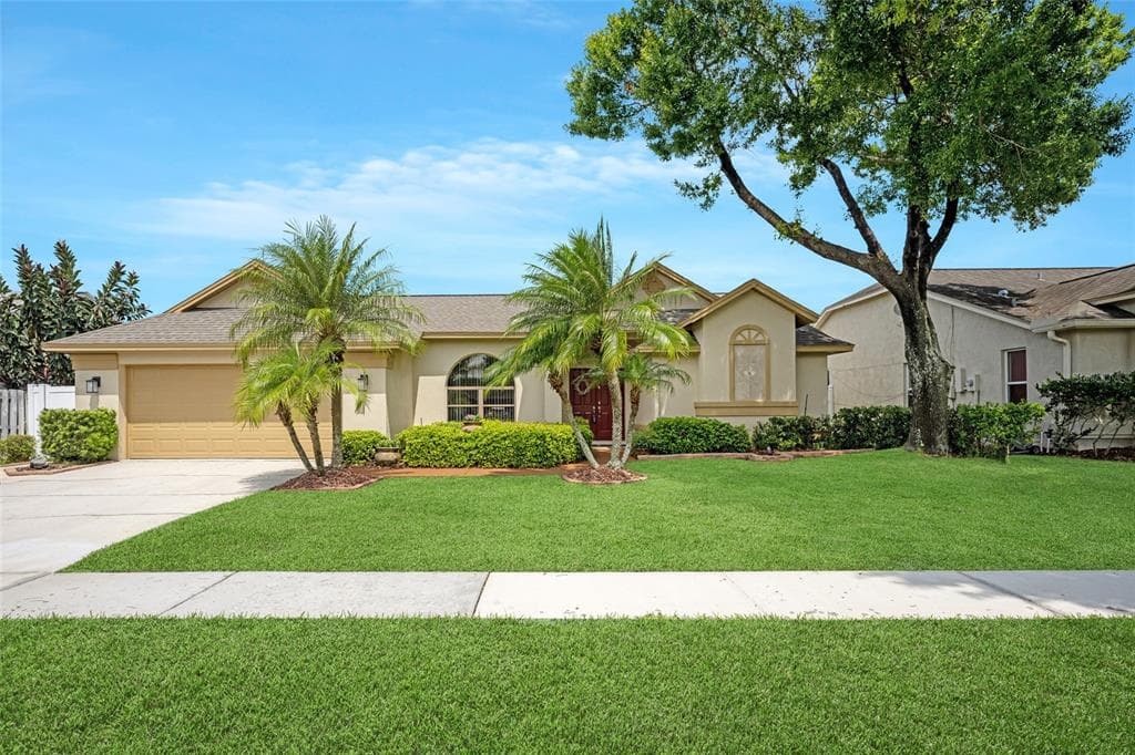 2204 LAKE BAY WAY BRANDON, FL 33511