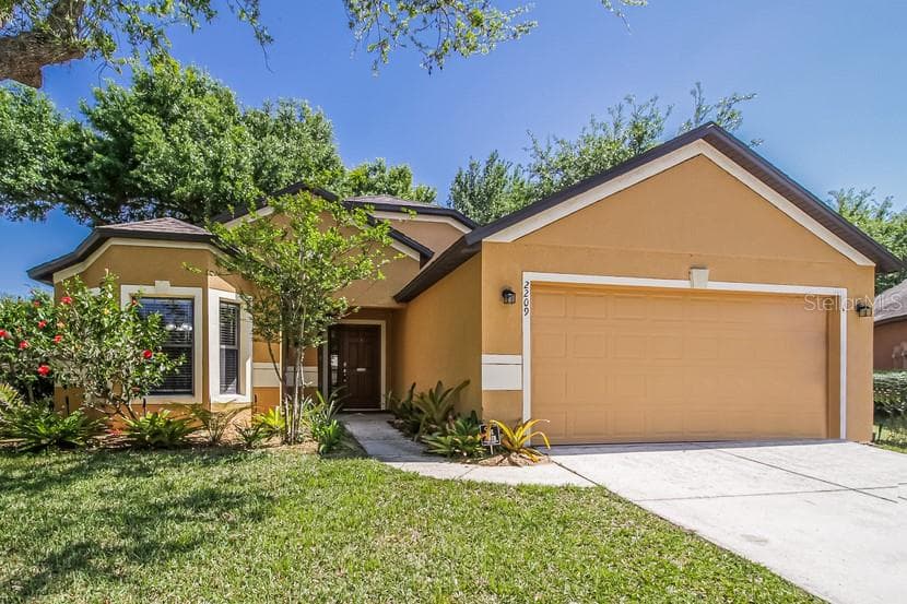2209 BRACKNELL FOREST TRAIL TAVARES, FL 32778