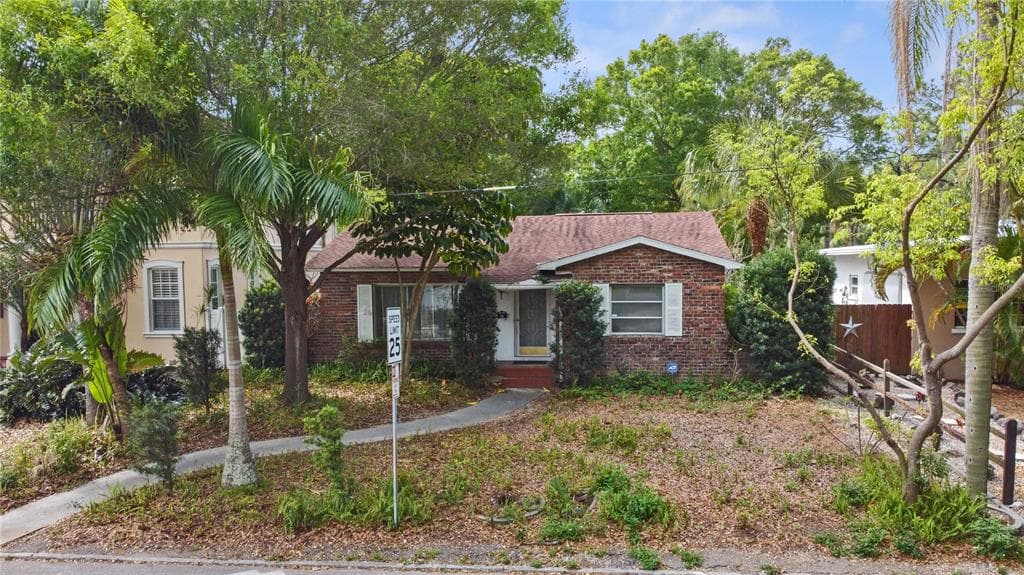 180 30TH AVENUE N ST PETERSBURG, FL 33704