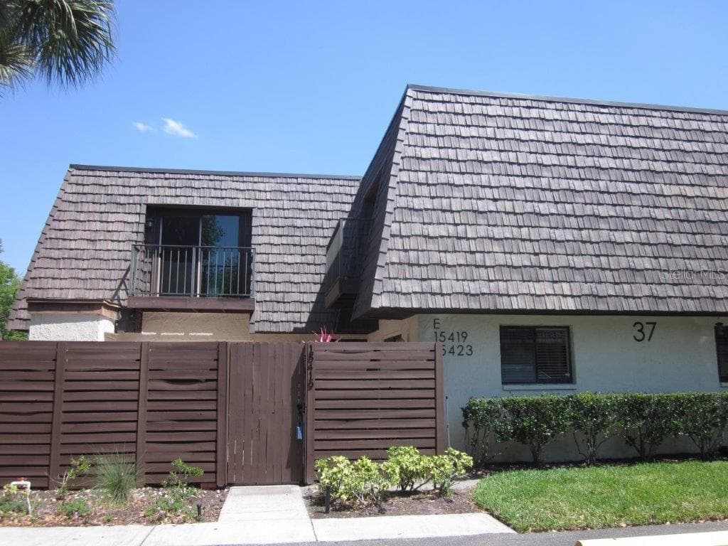 15419 E POND WOODS DRIVE TAMPA, FL 33618