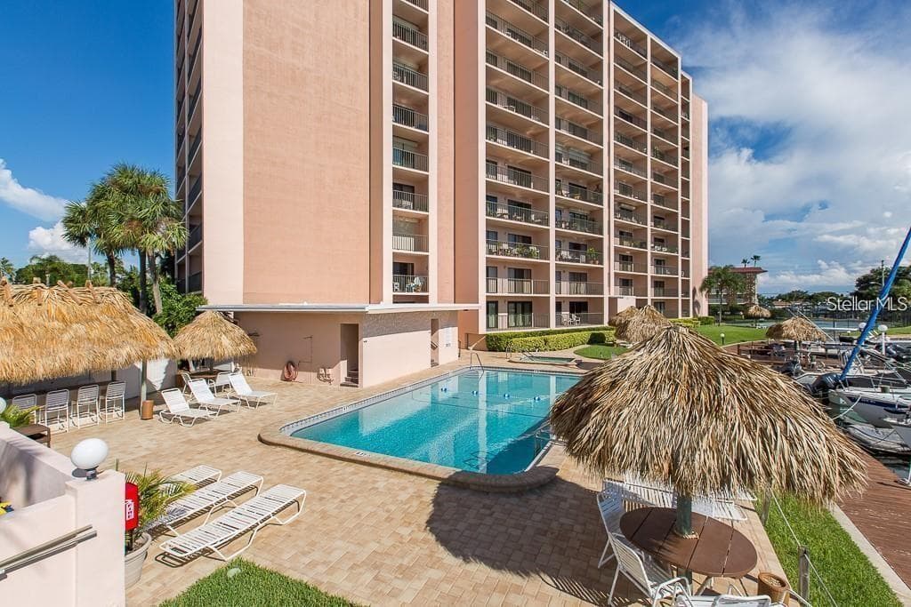 51 ISLAND WAY UNIT 902 CLEARWATER BEACH, FL 33767