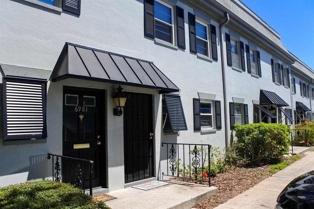 6979 S PLACE DE LA PAIX UNIT 6979 SOUTH PASADENA, FL 33707