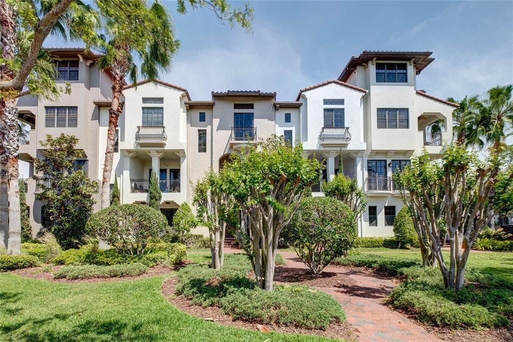 4815 YACHT CLUB DRIVE UNIT 103 TAMPA, FL 33616