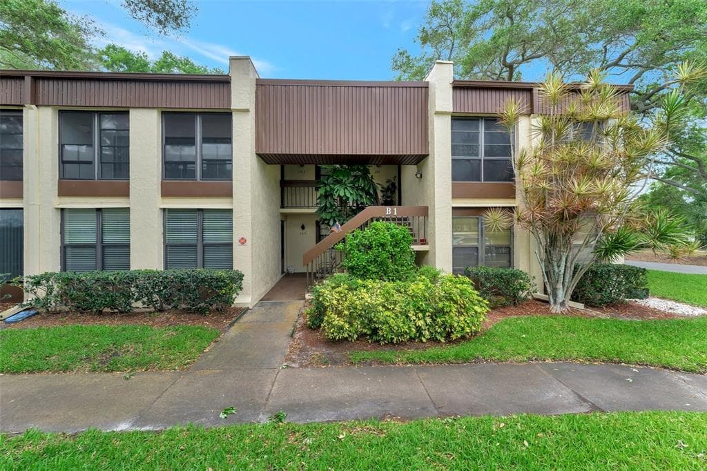 2400 WINDING CREEK BOULEVARD UNIT 1-203 CLEARWATER, FL 33761