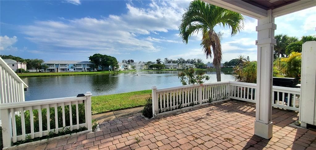 190 POMPANO DRIVE SE UNIT B ST PETERSBURG, FL 33705