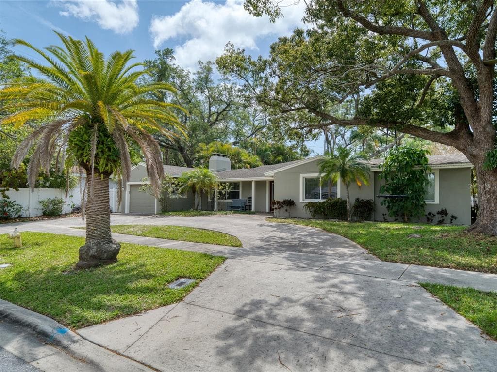 223 WATKINS ROAD BELLEAIR, FL 33756